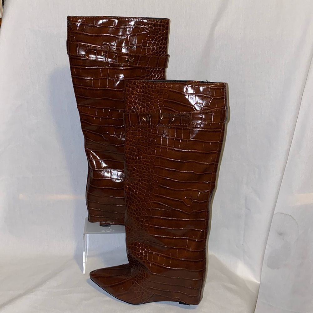 Azalea Wang Melina Brown Faux Croc Leather Knee High Akita Boots size 6